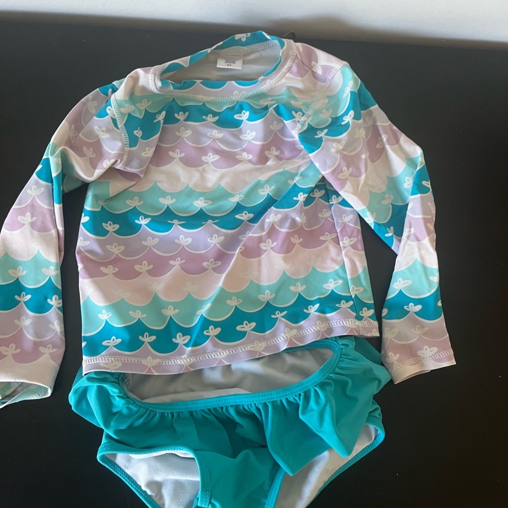 Colorful Wave Pattern Swim Set